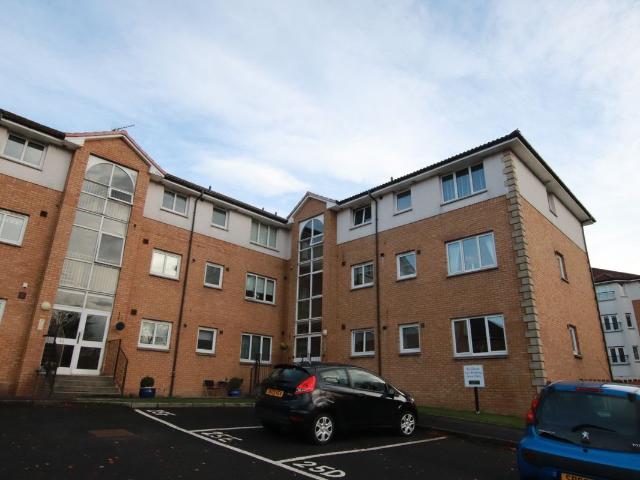 Queen Elizabeth Court, Clydebank G81, 2 bed flat to rent, £900 pcm | PrimeLocation