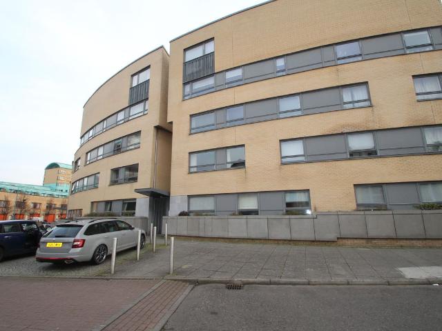 Queen Elizabeth Gardens, Glasgow G5, 2 bed flat to rent, £1,200 pcm | PrimeLocation