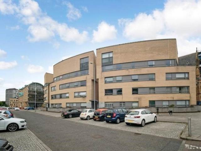 Queen Elizabeth Gardens, Glasgow G5, 2 bed flat to rent, £1,300 pcm | PrimeLocation