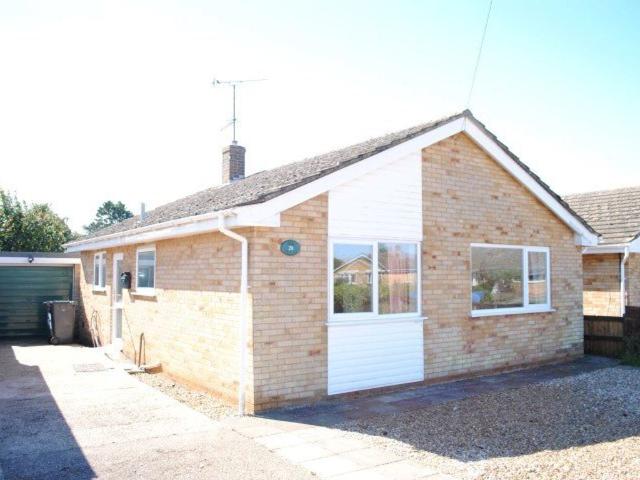 Queen Elizabeth Drive, Dersingham, King's Lynn PE31, 2 bed bungalow to rent, £1,100 pcm | PrimeLocation