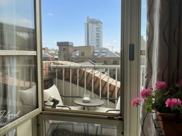 Queen Elizabeth Street, London, SE1 2 bed apartment to rent £3,500 pcm £808 pw