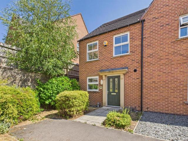 Queen Elizabeth Road, Nuneaton 2 bed semi detached house to rent £1,025 pcm £237 pw
