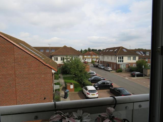 Queen Marys Avenue, Watford WD18, 2 bed flat to rent, £1,550 pcm | PrimeLocation