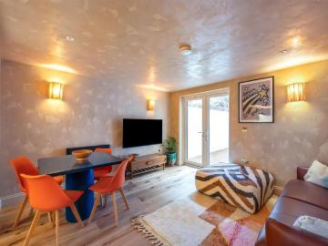 Queen Square, Brighton 2 bed apartment to rent £2,050 pcm £473 pw