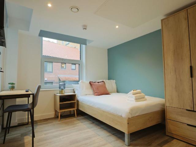 Queen Square, Bristol BS1, Studio to rent, £1,700 pcm | PrimeLocation