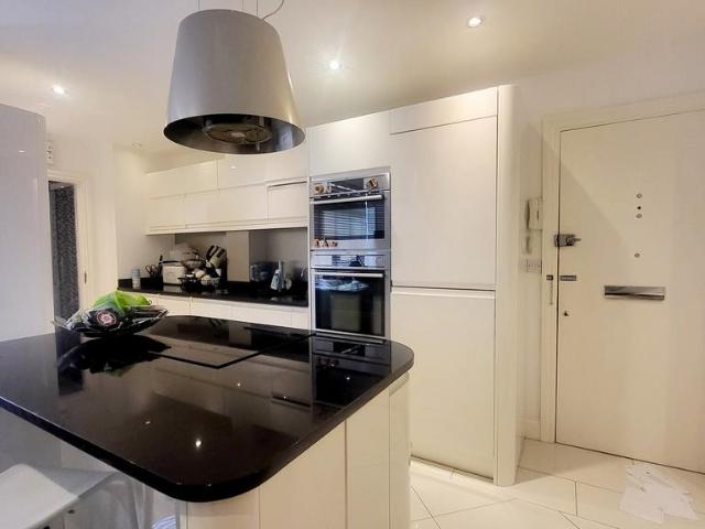 Queen Square, London, LONDON Studio to rent £2,600 pcm £600 pw