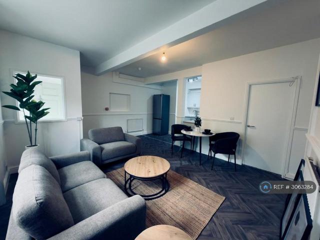Queen St, Chester, CH1 1 bed in a flat share to rent £660 pcm £152 pw