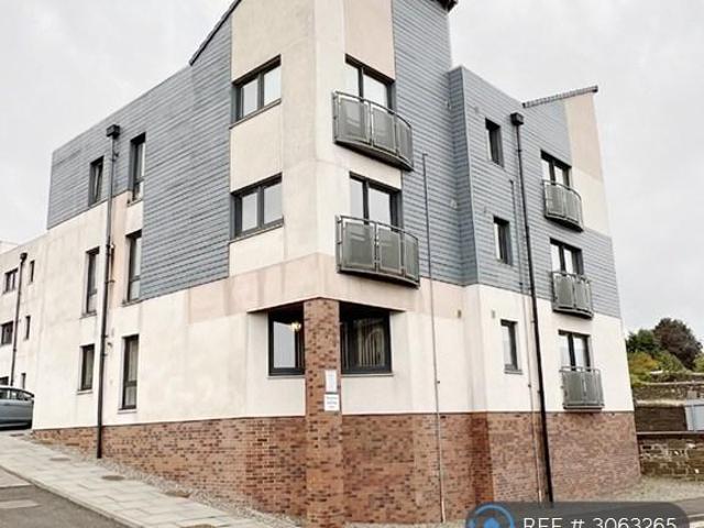 Queen St, Forfar, DD8 2 bed flat to rent £720 pcm £166 pw