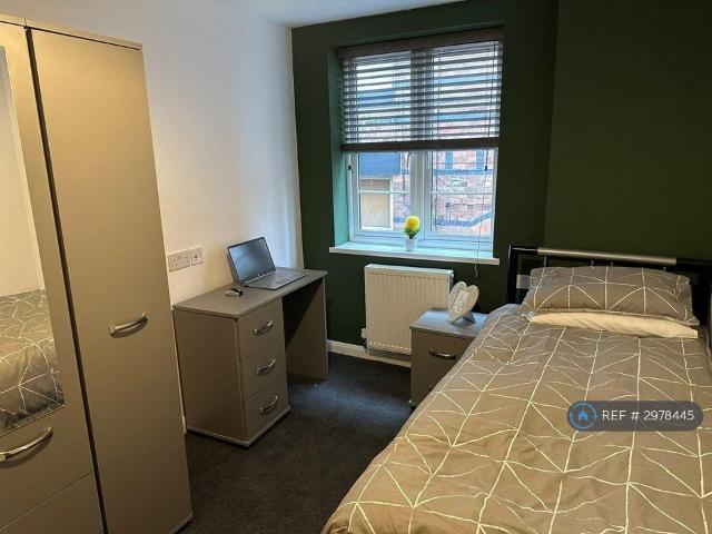 Queen St, Stourbridge, DY8 1 bed in a house share to rent £580 pcm £134 pw
