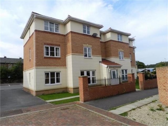 Queen Street, Cleckheaton, West. 2 bed apartment to rent £725 pcm £167 pw