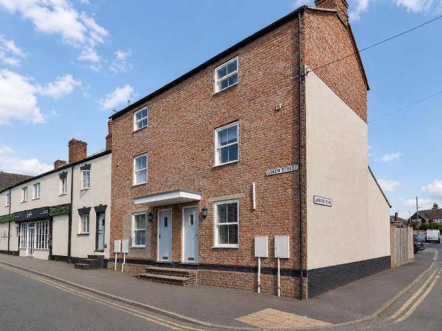 Queen Street, Cubbington, Leamington Spa CV32, 2 bed end terrace house to rent, £1,395 pcm | PrimeLocation