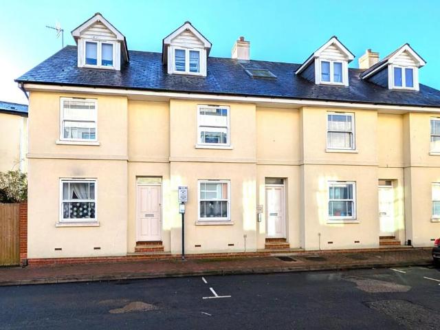 Queen Street, Ashford 2 bed flat to rent £1,050 pcm £242 pw