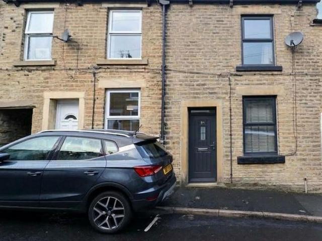 Queen Street, Glossop SK13 2 bed terraced house to rent £998 pcm £230 pw