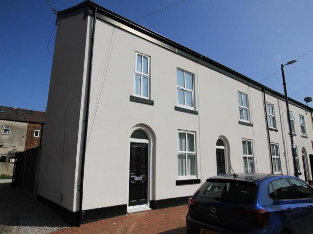Queen Street, Denton M34 3 bed end of terrace house to rent £995 pcm £230 pw