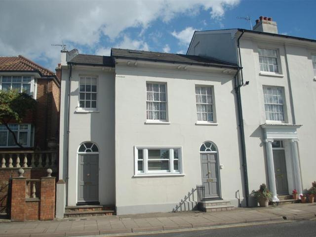 Queen Street, Hertfordshire SG4 1 bed flat to rent £1,050 pcm £242 pw