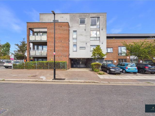 Queen Street, London N17, 2 bed flat to rent, £1,800 pcm | PrimeLocation