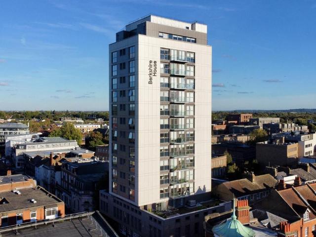 Queen Street, Maidenhead, Berkshire Studio to rent £1,495 pcm £345 pw
