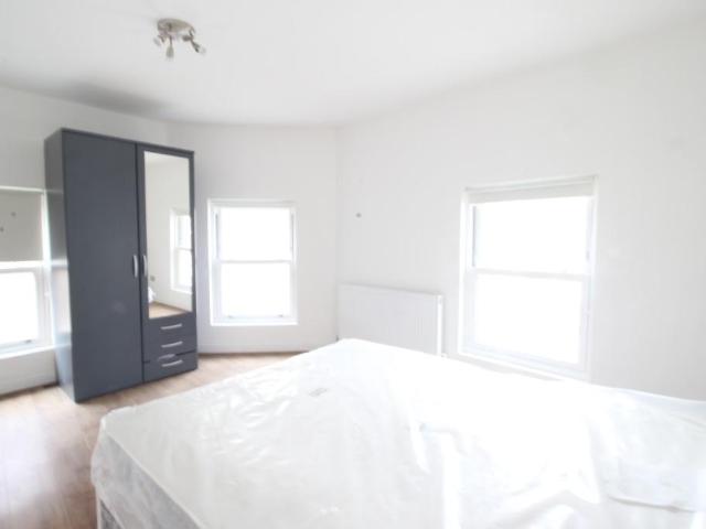 Queen Street, Maidenhead, SL6 1 bed flat to rent £1,150 pcm £265 pw