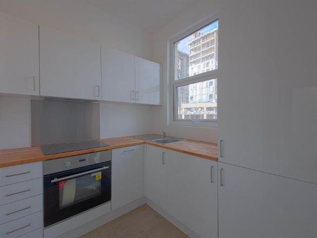 Queen Street, Maidenhead, SL6 1 bed flat to rent £1,150 pcm £265 pw