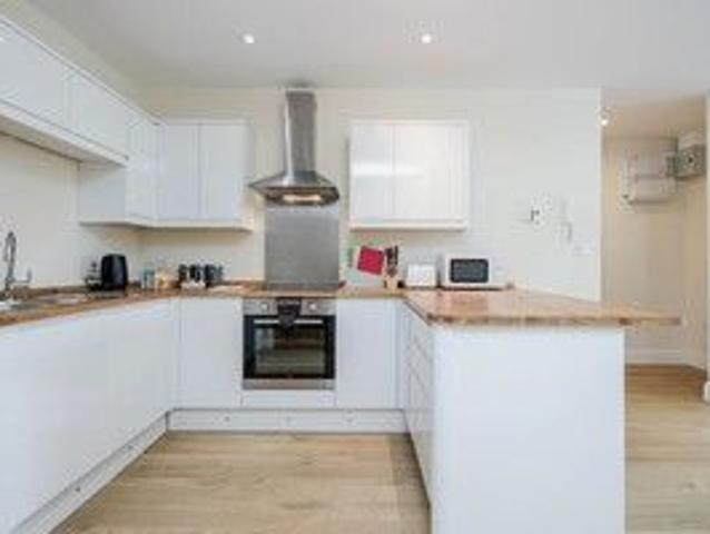 Queen Street, Maidenhead SL6, 2 bed flat to rent, £3,500 pcm | PrimeLocation