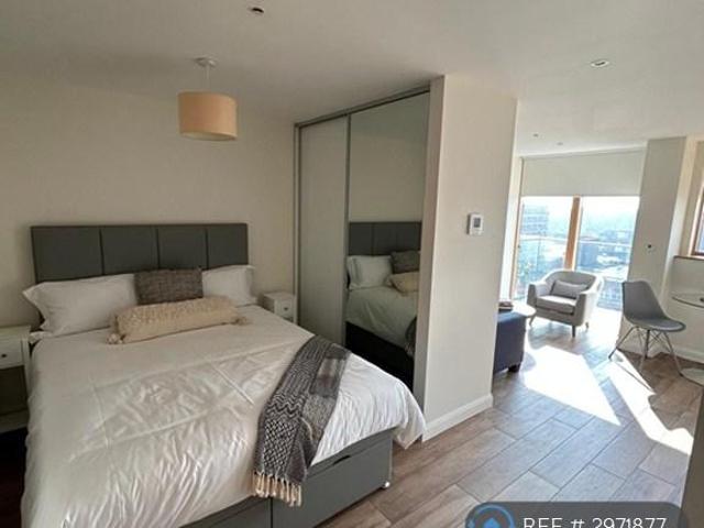 Queen Street, Maidenhead, SL6 Studio to rent £1,425 pcm £329 pw