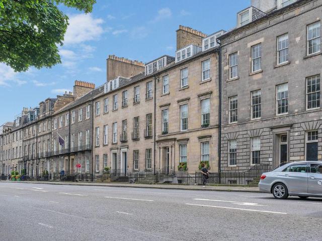Queen Street, New Town, Edinburgh, EH2 3 bed flat to rent £1,995 pcm £460 pw