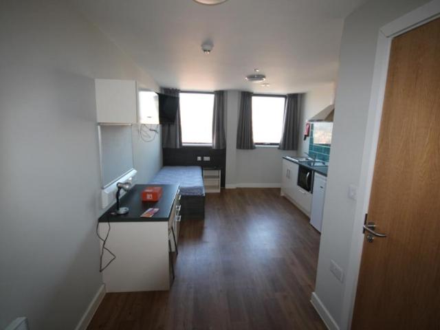 Queen Street, Sheffield, S1 Studio to rent £700 pcm £162 pw