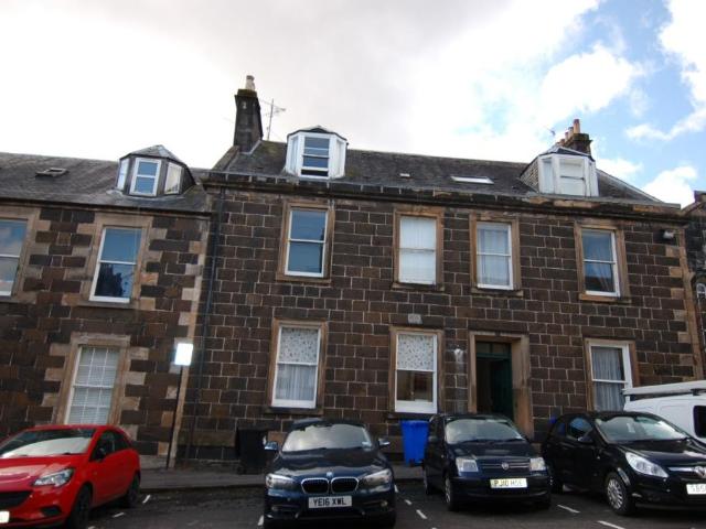 Queen Street, Stirling Town. 4 bed flat to rent £2,400 pcm £554 pw