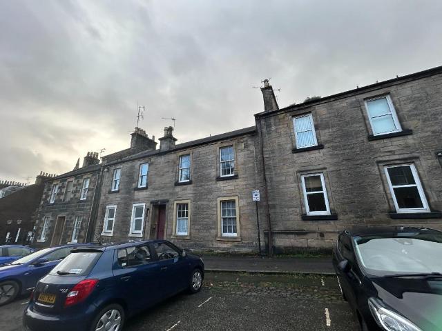Queen Street, Stirling Town. 1 bed flat to rent £850 pcm £196 pw