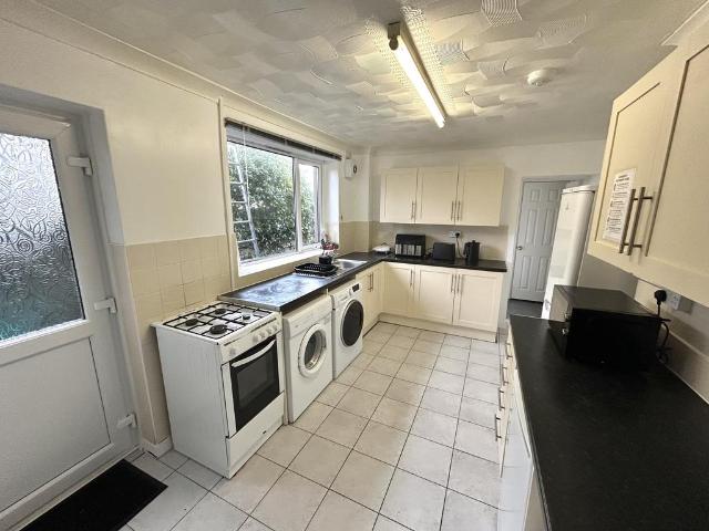 Queen Street, Pontypridd CF37 1 bed in a house share to rent £450 pcm £104 pw