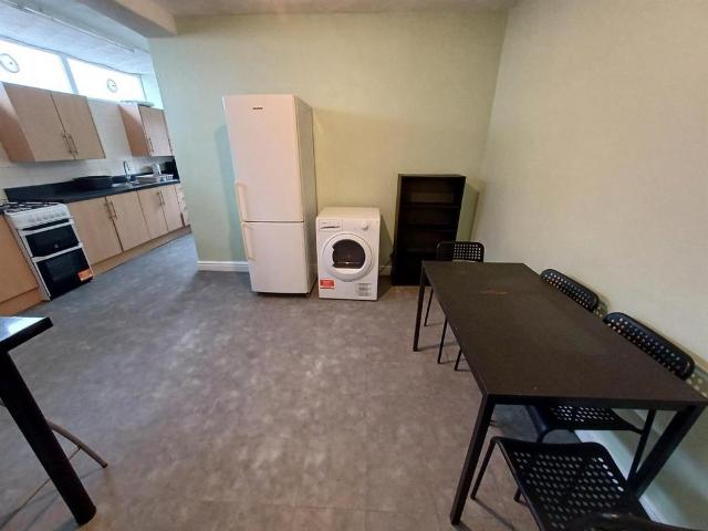 Queen Street, Pontypridd CF37 1 bed in a house share to rent £330 pcm £76 pw