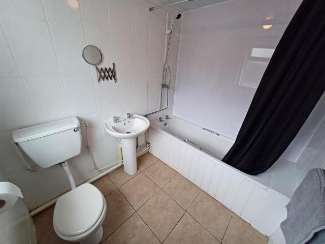 Queen Street, Pontypridd CF37 1 bed in a house share to rent £350 pcm £81 pw