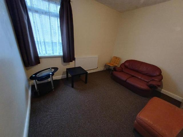 Queen Street, Pontypridd CF37 1 bed in a house share to rent £350 pcm £81 pw
