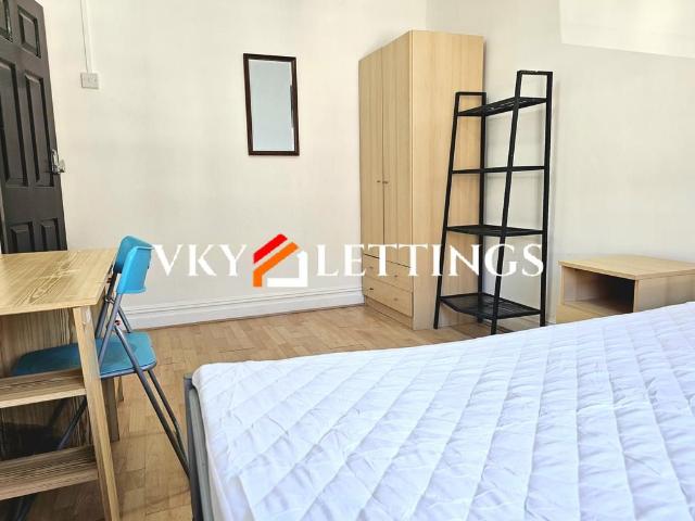 Queen Street, Pontypridd CF37, 5 bed terraced house to rent, £370 pcm | PrimeLocation