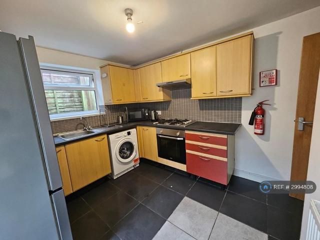 Queen Street, Pontypridd, CF37 4 bed terraced house to rent £1,325 pcm £306 pw