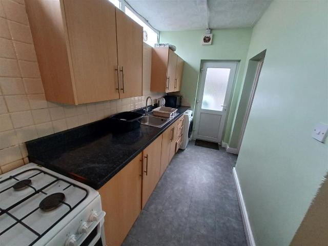 Queen Street, Pontypridd CF37, 5 bed shared accommodation to rent, £1,500 pcm | PrimeLocation