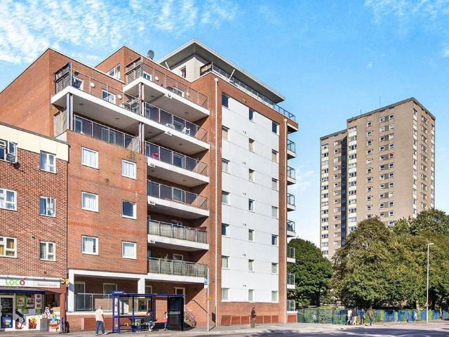 Queen Street, Portsmouth PO1 2 bed flat to rent £1,400 pcm £323 pw