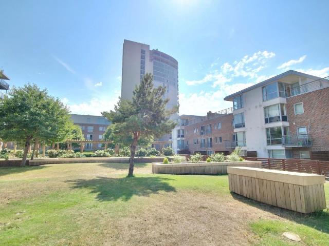 Queen Street, Portsmouth PO1, 2 bed flat to rent, £1,450 pcm | PrimeLocation