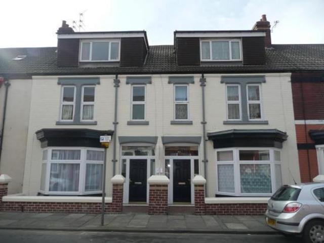 Queen Street, Redcar TS10 1 bed flat to rent £495 pcm £114 pw