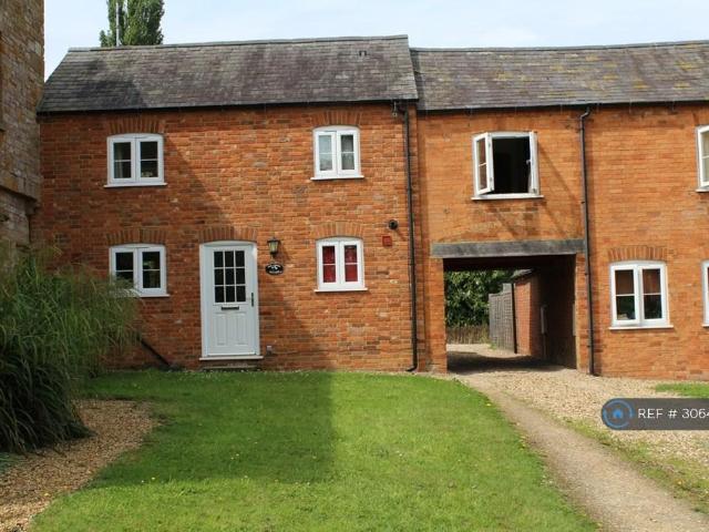 Queen Street, Weedon, NN7 2 bed terraced house to rent £1,200 pcm £277 pw