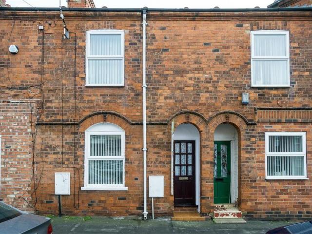 Queen Street, WITHERNSEA 2 bed terraced house to rent £600 pcm £138 pw