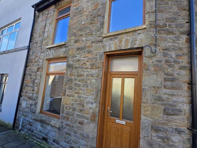 Queen Street, Ton Pentre, Pentre. 3 bed terraced house to rent £725 pcm £167 pw
