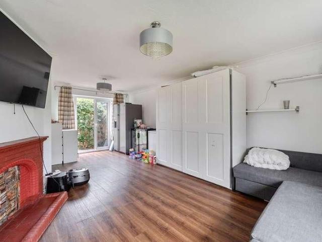 Queenhythe Road, Jacob's Well, Guildford, Surrey, GU4
