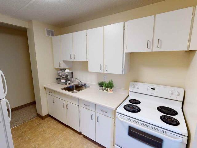 Queenston Heights Apartments 1 Bedroom Apartment for Rent at 80 22 80 Handbidge Crescent, Regina, SK S4R 6N2 Normanview