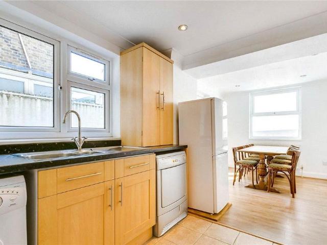 Queenstown Road, Diamond Conservation. 3 bed flat to rent £3,250 pcm £750 pw