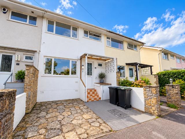 Queensway Crescent, Torquay, TQ2 6DH 3 bed semi detached house to rent £1,250 pcm £288 pw