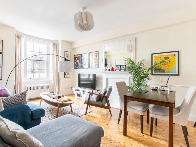 Queensway, Bayswater, London, W2 2 bed flat to rent £3,500 pcm £808 pw