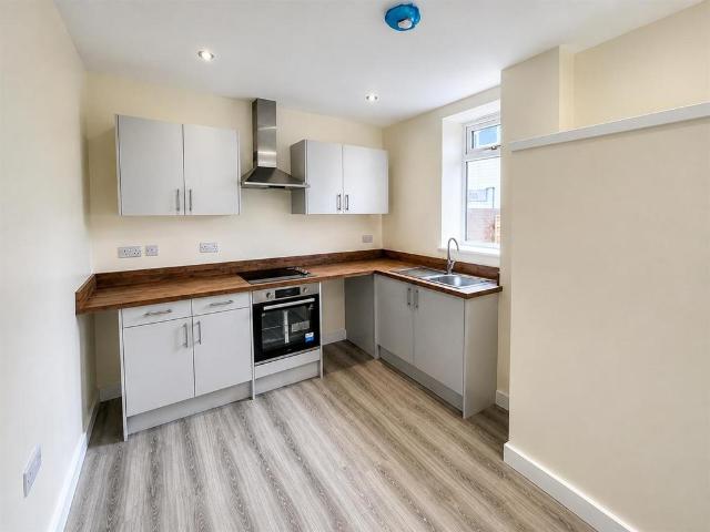 Queensway, Bewdley 2 bed flat to rent £865 pcm £200 pw