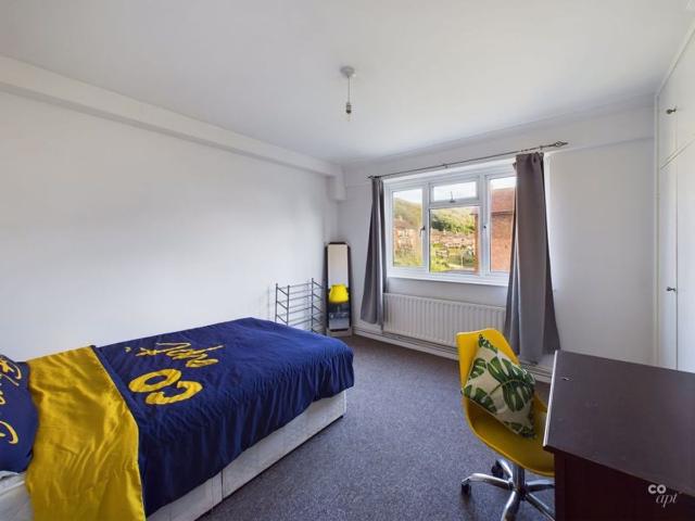 Queensway, Brighton BN2, 3 bed flat to rent, £2,000 pcm | PrimeLocation