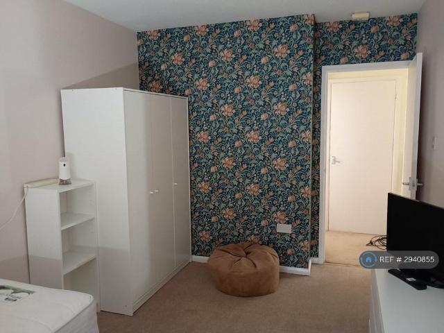 Queensway, Hemel Hempstead, HP2 2 bed end of terrace house to rent £600 pcm £138 pw